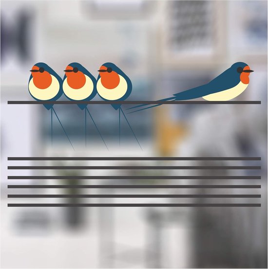 Drie zwaluwen met oranje borst en blauwe rug zitten op een draad, met een vierde zwaluw aan de rechterkant.