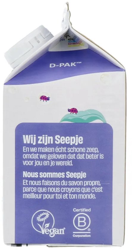 Zijkant van Seepje handzeepverpakking met merkverhaal, Vegan en B Corp logo's op een paarse achtergrond.