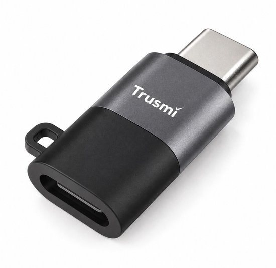 Trusmi USB-C naar Lightning adapter in grijs en zwart met een klein bevestigingsoogje.