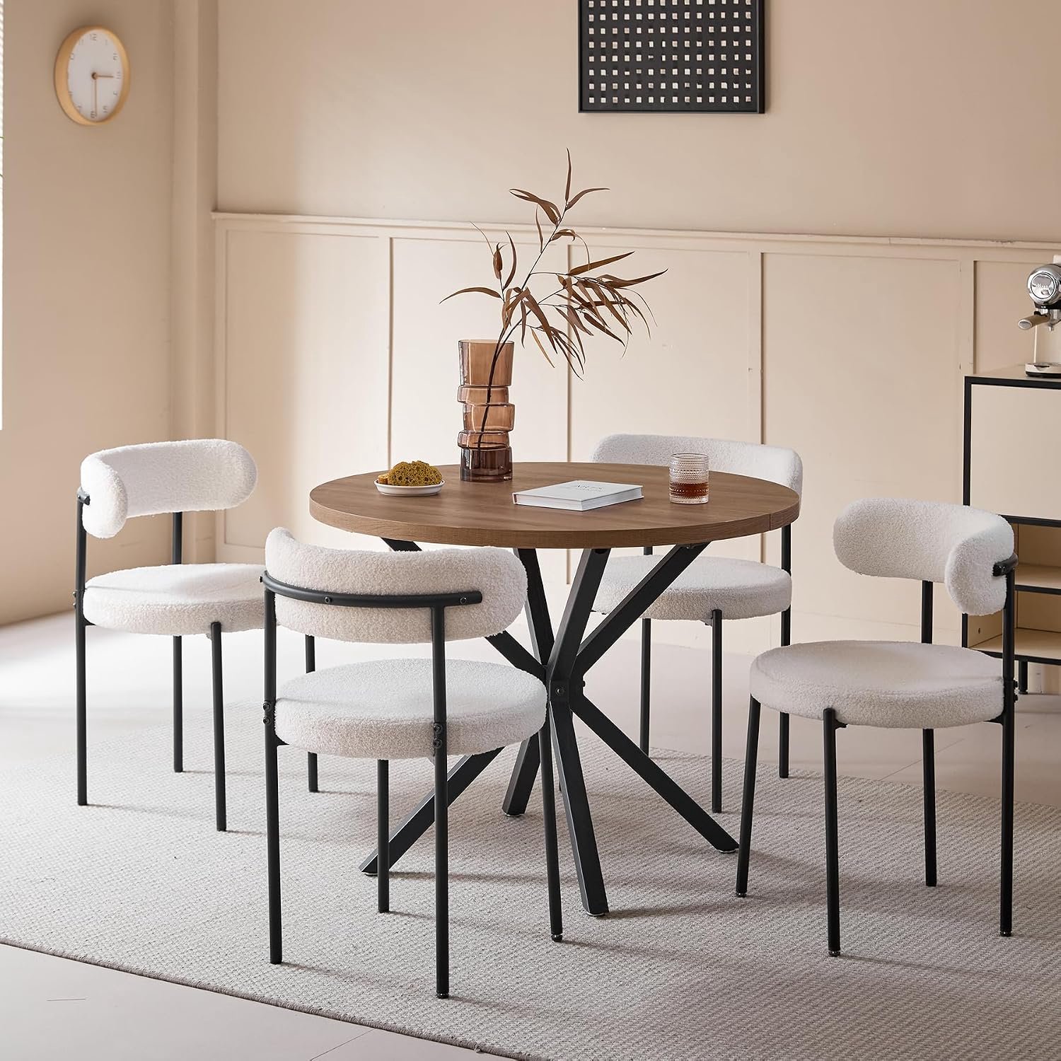Ronde Eettafel met 4 Teddy Bouclé Eetkamerstoelen – Moderne Eetkamerset met Donkerhouten Tafelblad en Witte Gestoffeerde Stoelen, Comfortabele Keukentafel voor Woonkamer, Eetkamer, Balkon en Kantoor, 100 x 100 x 76,5 cm