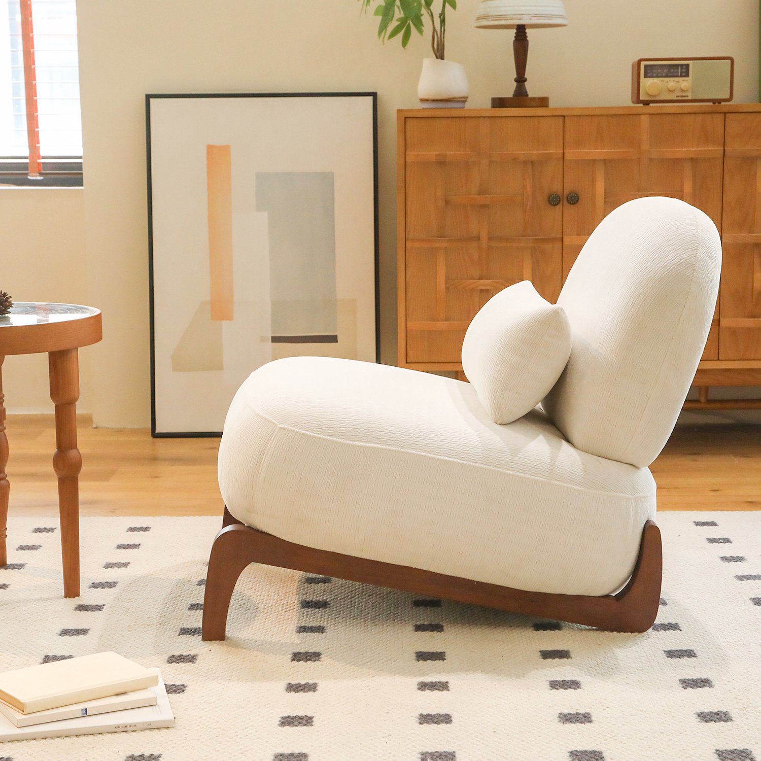MEUNIQ Witte fauteuil zonder armleuningen – fluwelen bekleding, zachte zitting en houten poten – 86,9 x 72,1 x 69,9 cm – voor woonkamer of slaapkamer