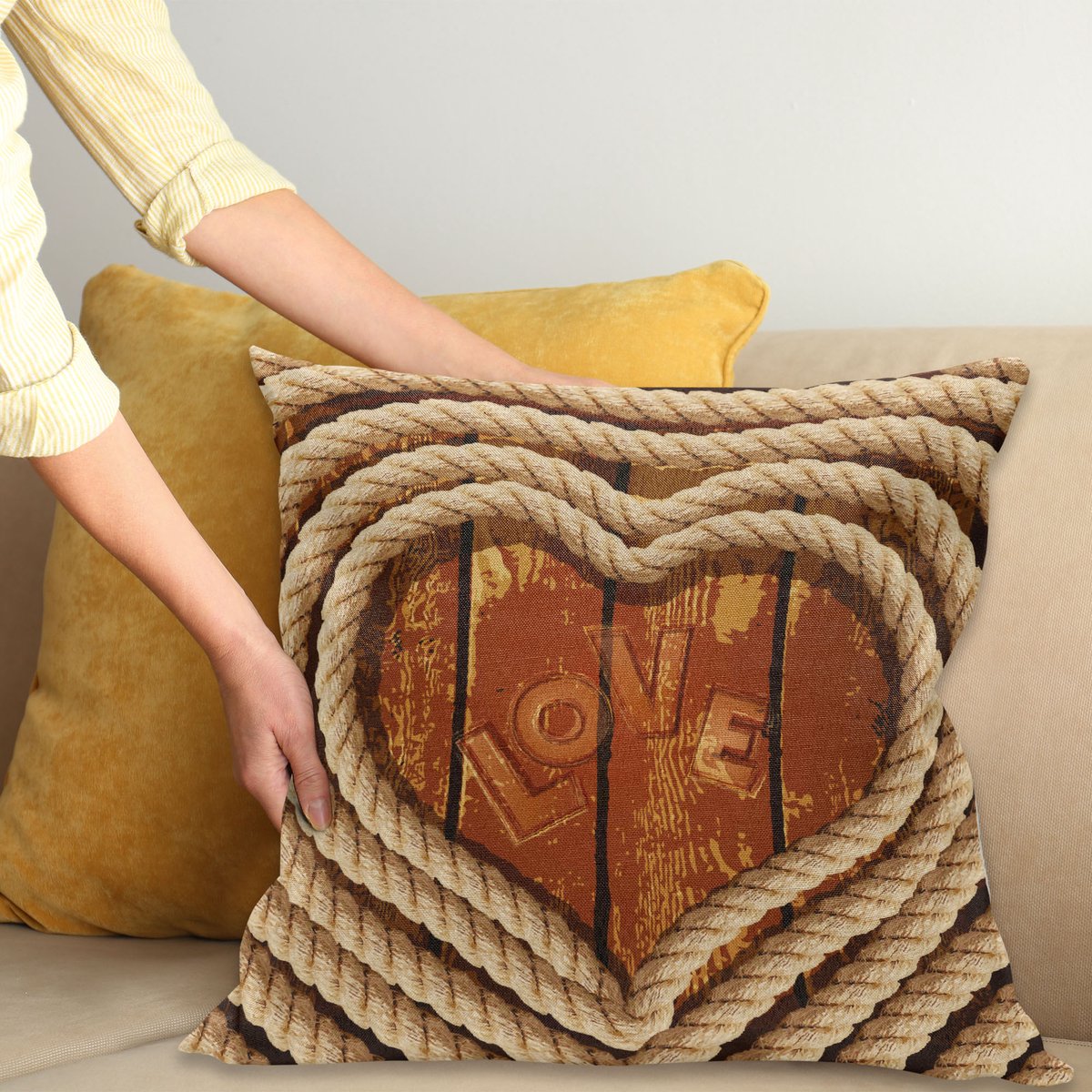 ABAKUHAUS Western Sierkussenhoes, Hart Coiled op Houten Planks Liefde Inscription Romance Thema, Decoratieve Vierkante Sierkussenhoes, 50 x 50 cm, Caramel Crème