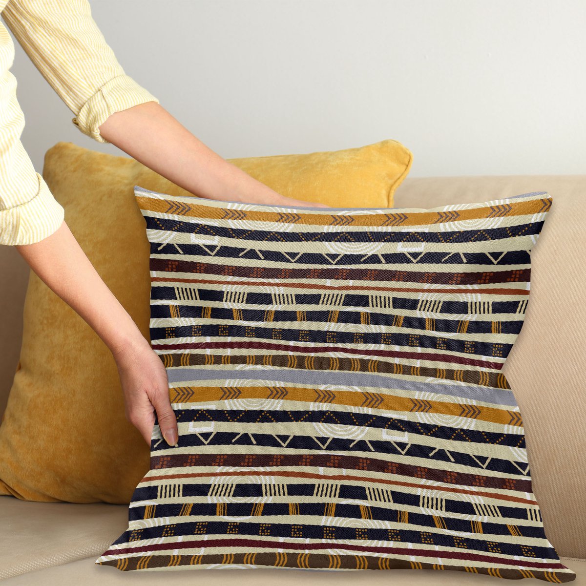 ABAKUHAUS Abstract Sierkussenhoes, Etnisch Stijl Geometrisch Forms met Gestreept Patroon op Bold Aarde Tinten Print, Decoratieve Vierkante Sierkussenhoes, 70 x 70 cm, Oranje Crème