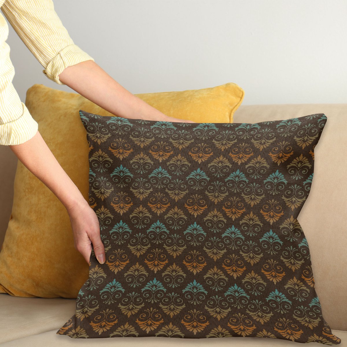 ABAKUHAUS Damask Sierkussenhoes, Vintage Victoriaans Stijl Bloemen met Effecten Symmetric Ontwerp, Decoratieve Vierkante Sierkussenhoes, 60 x 60 cm, Amber Bruin