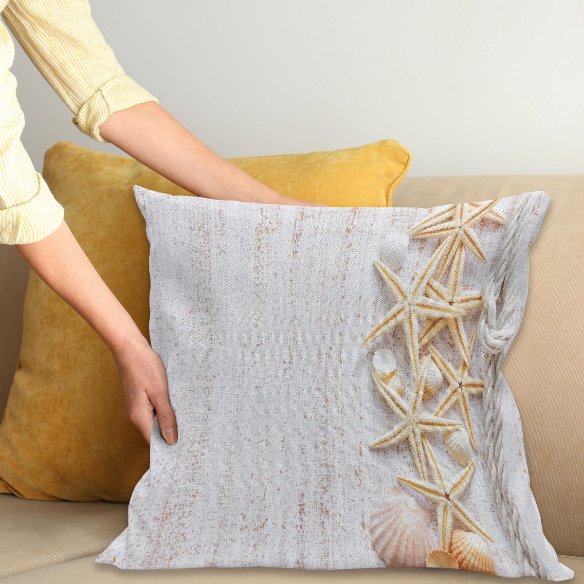 ABAKUHAUS Schelpen Sierkussenhoes, Starfish Maritiem in Vertical Direction Houten Oppervlak Oceaan Strand Nautisch Print, Decoratieve Vierkante Sierkussenhoes, 100 x 100 cm, Ivoor