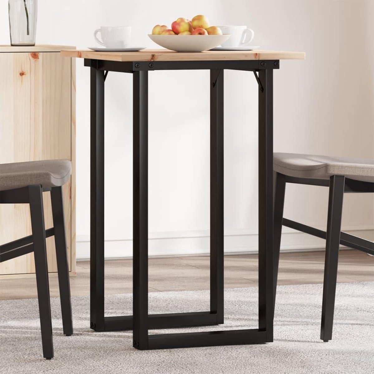 Eettafel van massief grenenhout, stabiele O-vormige structuur, robuust oppervlak voor familiediners