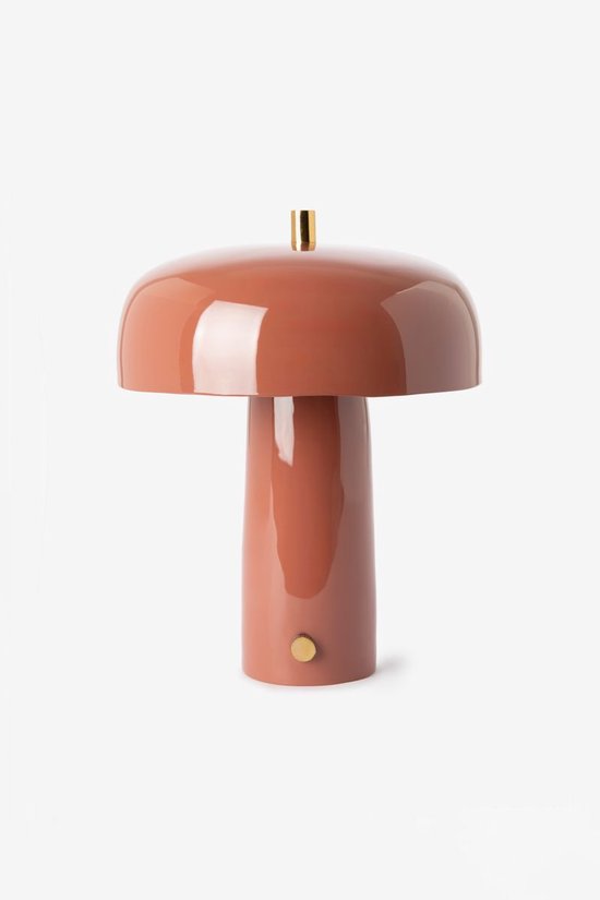 Petite lampe de table rouille avec un abat-jour rond et une base cylindrique, ornée de boutons dorés.