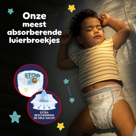 Baby slaapt met Pampers nachtbroekjes, onze meest absorberende luierbroekjes met extra bescherming de hele nacht.