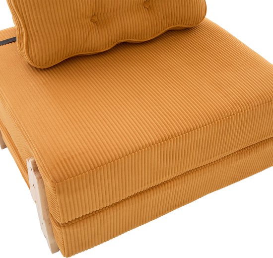 Detail van de oranje corduroy stof van de slaapfauteuil, met zichtbare ribbels.