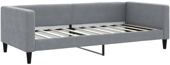 Lichtgrijze slaapbank frame met houten lattenbodem en zwarte poten.