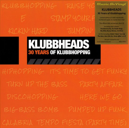 Oranje vinylhoes voor '30 Years of Klubbhopping' met titels van nummers in handgeschreven stijl.