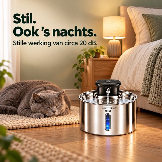 Kat slaapt naast een stille Happy Things RVS drinkfontein van 20 dB in een slaapkamer.