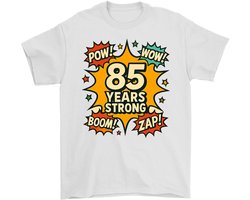 85 Jaar Shirt – 85 YEARS STRONG – Verjaardag Outfit – Unisex T-Shirt voor Dames & Heren – Leuk Cadeau voor 85-jarigen