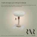 Unieke krabpaal van echt perenhout met een zachte witte pluche mand voor de kat.