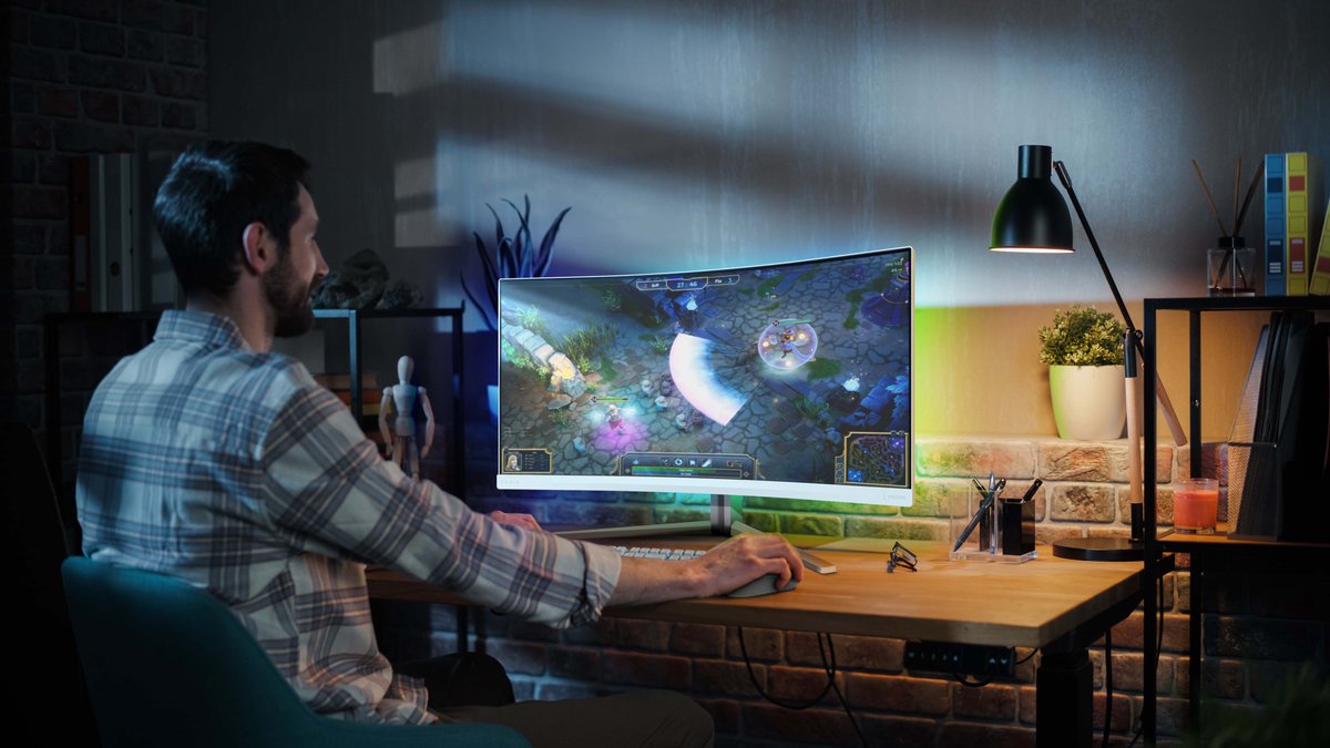 Philips Evnia 34M2C5501A - QHD Curved Ultrawide Gaming Monitor - Ambiglow - 180Hz - 34 inch thumbnail 3