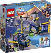 LEGO DC Super Hero Girls Batgirl geheime bunker. Set met Batgirl en Mad Harriet. Inclusief voer- en bunkergedeelte.