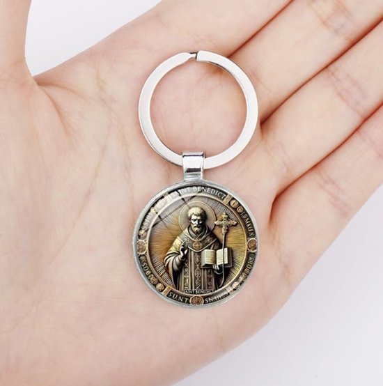 2 stuks St. Benedictus medaille sleutelhangers - gelegeerd glas, auto, rugzak, reizen, beschermende sleutelhangers voor spirituele begeleiding — afbeelding 4