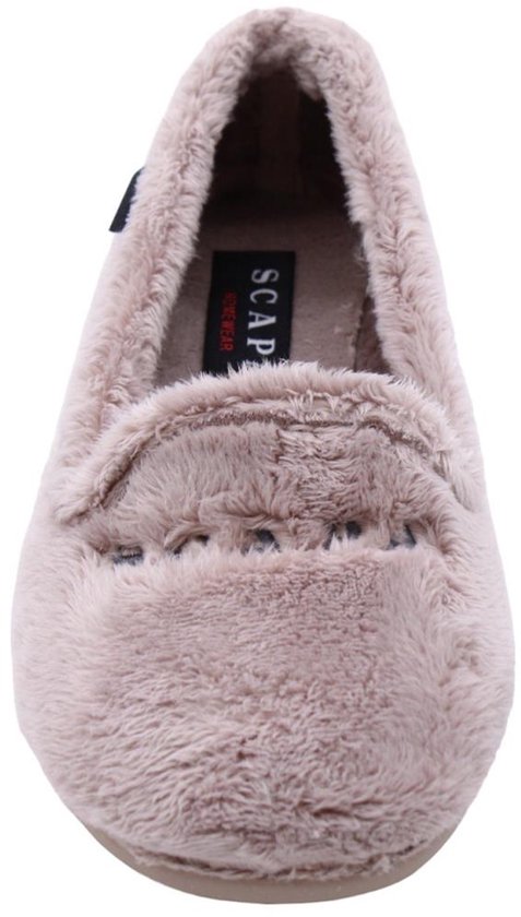 Vooraanzicht van een lichtroze Scapa pantoffel met binnenzoollabel met het opschrift Scapa Homewear.