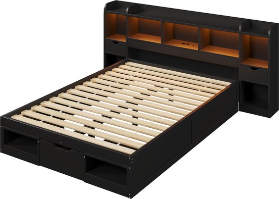 Zwart 140x200 cm bedframe met houten lattenbodem, opberglades, zijschappen en geïntegreerde LED-verlichting.