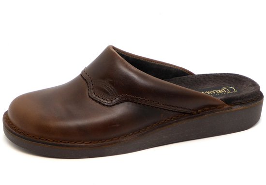 Bruine leren Dream-Walk slippers met opstaande rand en zachte donkere binnenzool.