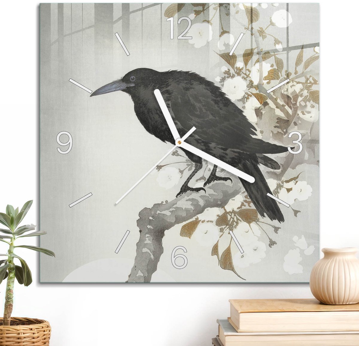 ArtPrintCave Grijs Glazen Klok - 30x30 cm - Wandklok Vierkant - Een Raaf Op Een Tak Wandklok Keuken - Natuur Unieke Klok - Witte Klokwijzers