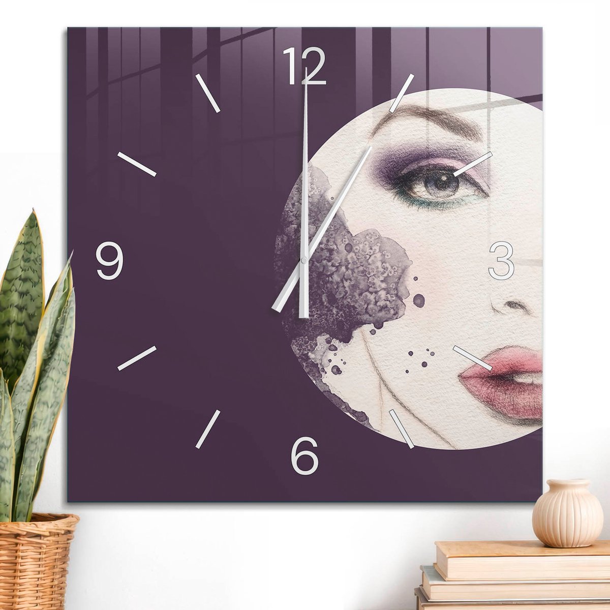 ArtPrintCave Paars Glazen Klok - 60x60 cm - Wandklok Vierkant - Vrouwelijke Schoonheid Wandklok Keuken - Abstractie Unieke Klok - Witte Klokwijzers