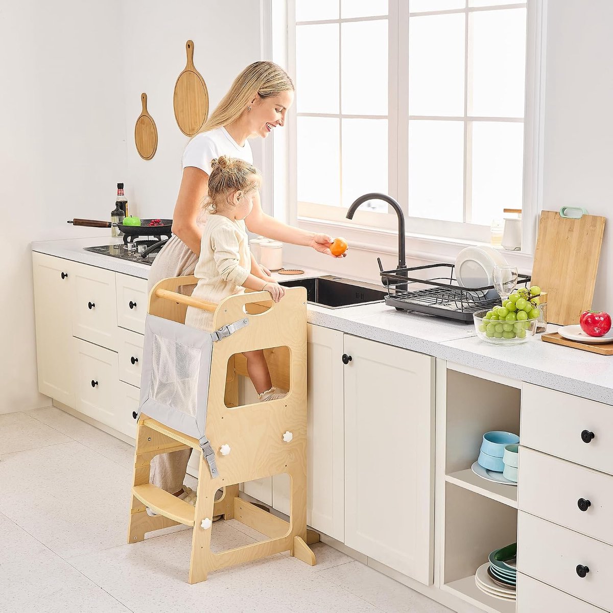 Basic Peutertoren voor kinderen van 1 tot 3 jaar, verstelbare houten staande toren met afneembare netten en steunpoten, opstapkruk voor de keuken met antislipmatten