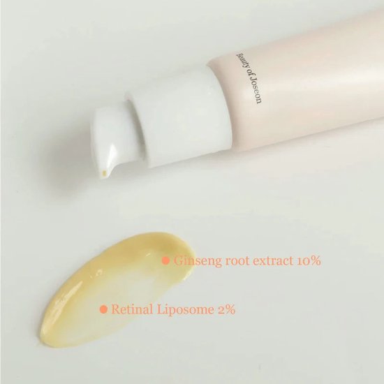 Een druppel van de crème met de tekst 'Ginseng root extract 10%' en 'Retinal Liposome 2%'. Naast een witte pompflacon van Beauty of Joseon.