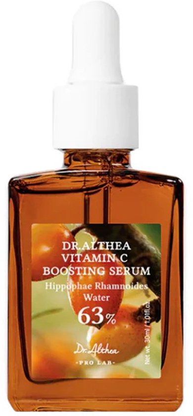 Amberkleurig serumflesje met druppelaar, etiket toont sinaasappels en 'DR. ALTHEA VITAMIN C BOOSTING SERUM 63%'