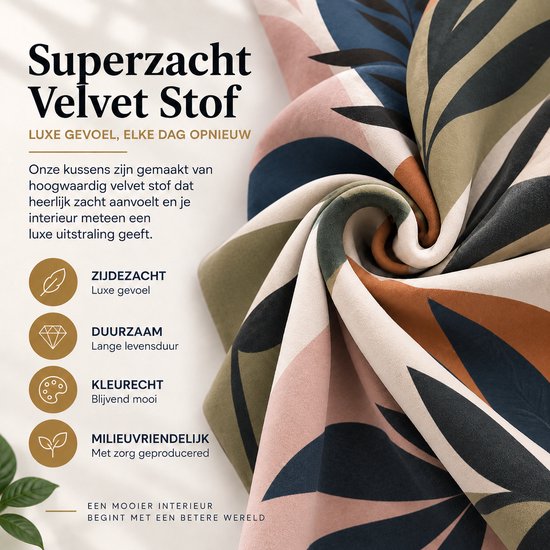 Detail van de superzachte fluwelen stof met een botanisch patroon in blauw, bruin en groen, met nadruk op de textuur.