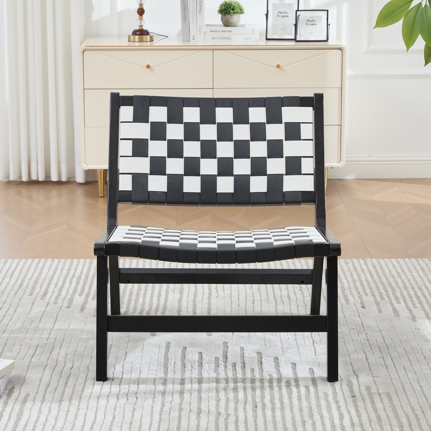 Wishdor Fauteuil met gevlochten zitting en geblokt patroon - Zonder armleuningen met houten frame - Industrieel design - Voor woonkamer slaapkamer en leeshoek - PU - Zwart-wit - 71 x 66 x 72 cm