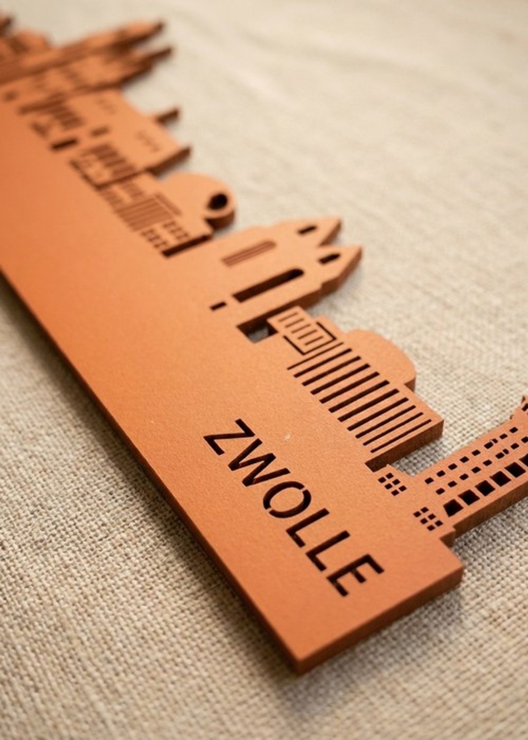 Houten Skyline Zwolle | Wanddecoratie voor aan de muur | Oranje MDF | 70 x 14 cm