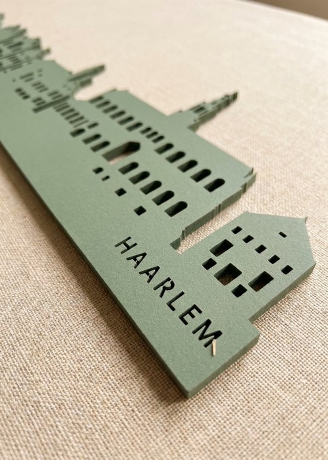Houten Skyline Haarlem | Wanddecoratie voor aan de muur | Groen MDF | 70 x 14 cm