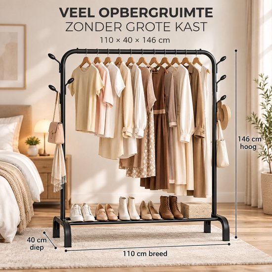 Zwart metalen kledingrek van 110x40x146 cm met schoenenrek en zijhaken voor accessoires.