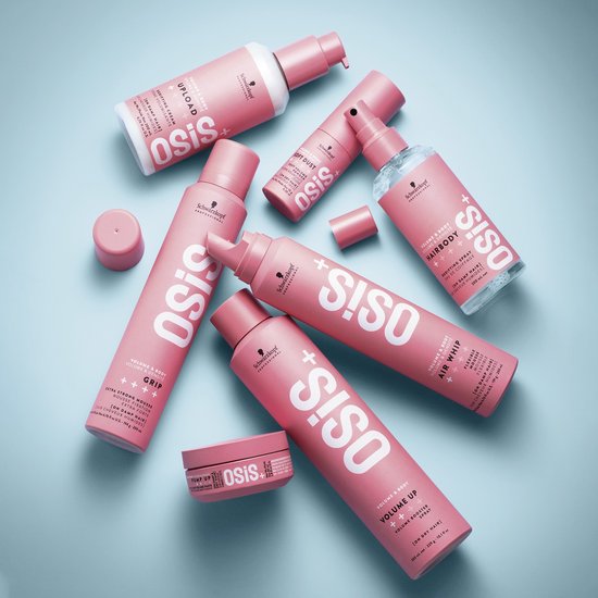 Selectie roze Schwarzkopf OSiS+ haarverzorgingsproducten waaronder Soft Dust, Grip en Air & Whip op een blauwe ondergrond.