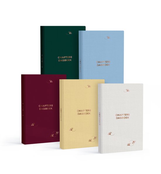 Vijf Vertellis Chapters dagboeken in verschillende kleuren: groen, blauw, bordeaux, geel en wit met goudfolie details.