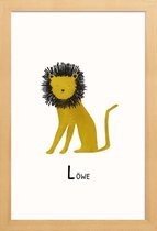 JUNIQE - Poster met houten lijst Löwe -13x18 /Geel