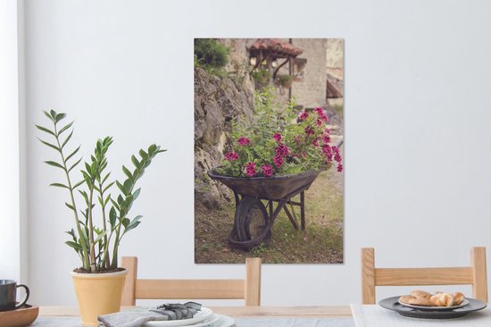 Coin charmant avec une brouette pleine de fleurs 60x90 cm - Tirage photo sur toile (Décoration murale salon / chambre) / Peintures Fleurs sur toile