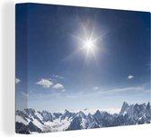 Canvas Schilderij Prachtige felle zon boven de berg de Mont Blanc - 80x60 cm - Wanddecoratie