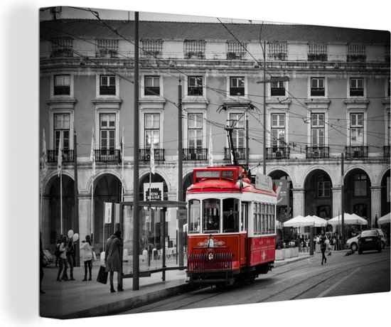 Canvas schilderij 150x100 cm - Wanddecoratie Zwart-wit foto met een rode tram - Muurdecoratie woonkamer - Slaapkamer decoratie - Kamer accessoires - Schilderijen