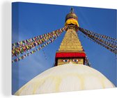 Canvas Schilderij Gebedsvlaggen aan de gouden stoepa in Kathmandu - 90x60 cm - Wanddecoratie