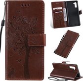 Tree & Cat Pattern Pressed Printing Horizontale Flip PU lederen tas met houder & kaartsleuven & portemonnee & lanyard voor Galaxy Note10 (bruin)