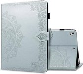 Voor iPad Pro 10,5 inch Halverwege Mandala Embossing Patroon Horizontale Flip PU Leather Case met Kaartsleuven & Houder (Zilver)