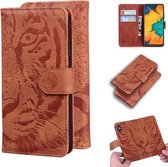 Voor Samsung Galaxy A20 / A30 Tiger Embossing Pattern Horizontale Flip lederen tas met houder & kaartsleuven & portemonnee (bruin)