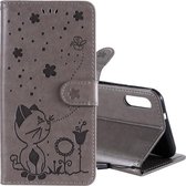 Voor LG K22 / K22 Plus Kat Bee Embossing Patroon Schokbestendig Horizontaal Flip Leren Hoesje met Houder & Kaartsleuven & Portemonnee (Grijs)