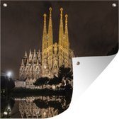 Tuinposters Verlichte Sagrada Familia in Barcelona bij nacht - 50x50 cm - Tuindoek - Buitenposter