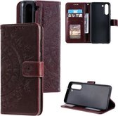 Voor Samsung Galaxy S21 FE Totem Bloem Reliëf Horizontale Flip TPU + PU Lederen Case met Houder & Kaartsleuven & Portemonnee (Bruin)