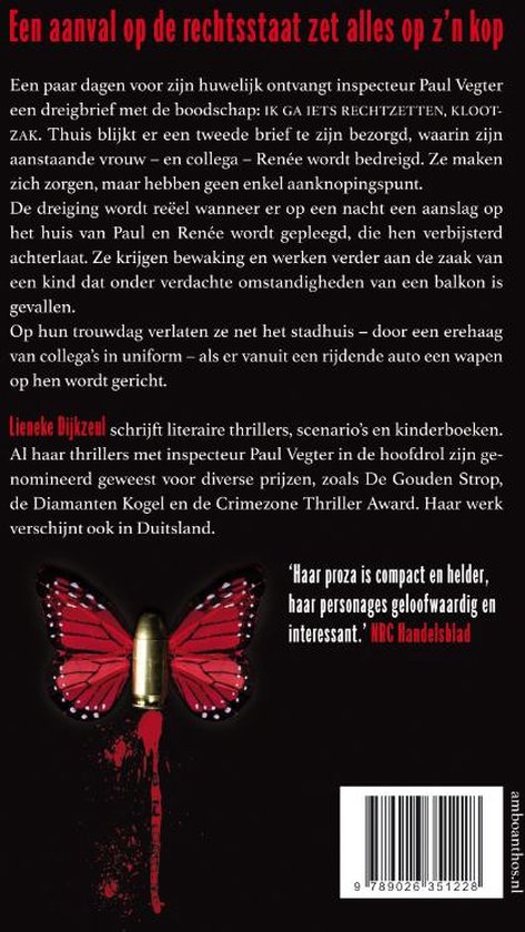 Boekcover met een vlinder met rode vleugels en een kogel. Titel: Een aanval op de rechtsstaat zet alles op z'n kop.