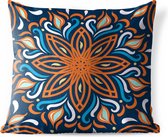 Buitenkussens - Tuin - Vierkant patroon op een donkerblauwe achtergrond met een oranje bloem en versiersels - 45x45 cm