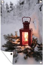 Muurdecoratie Een rode lantaarn in de sneeuw - 120x180 cm - Tuinposter - Tuindoek - Buitenposter